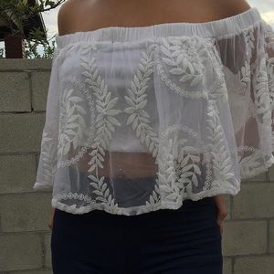 Off shoulder crop